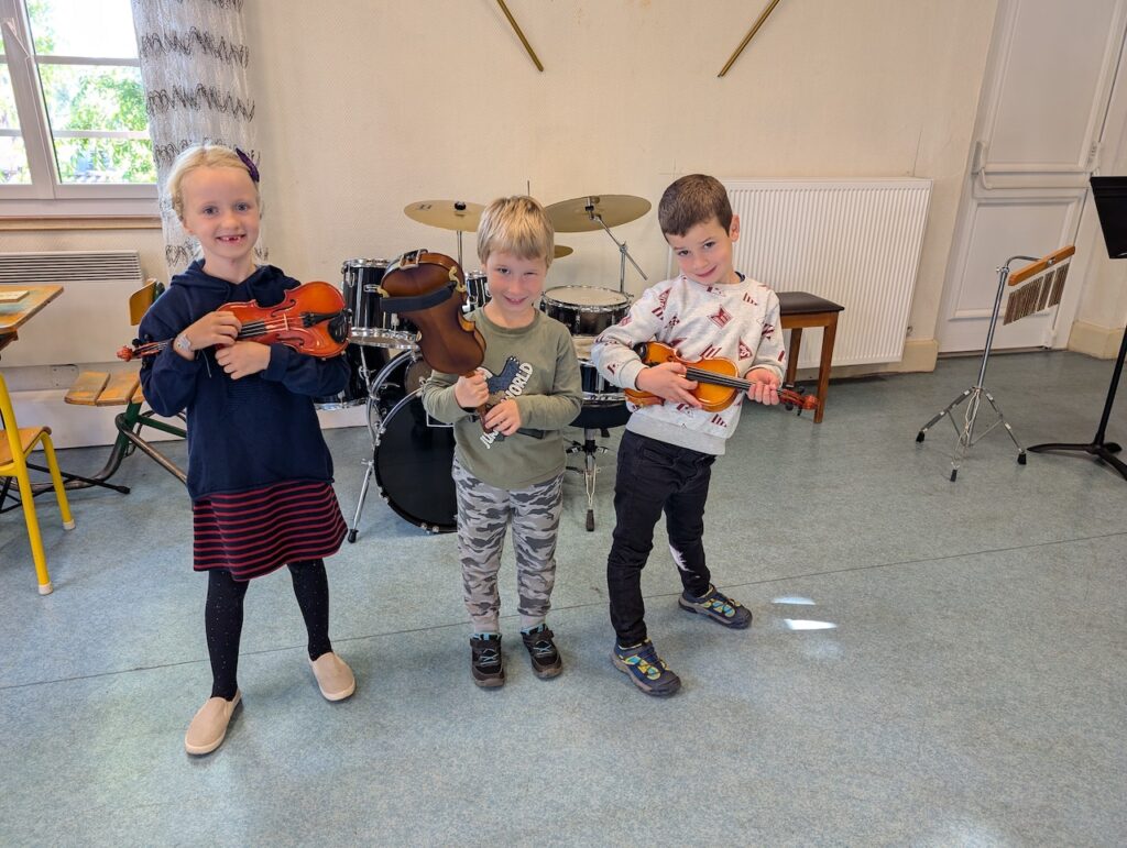 VIOLON-1024x771 Nos ateliers enfants (4 à 6 ans)