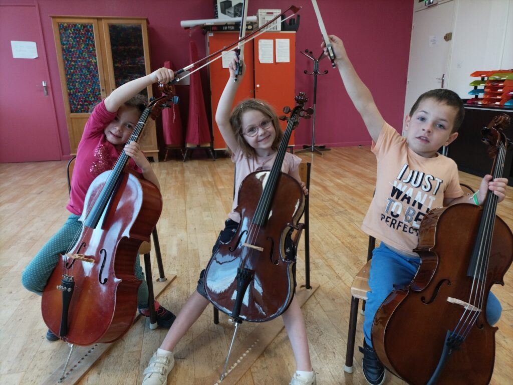 VIOLONCELLE-1024x768 Nos ateliers enfants (4 à 6 ans)